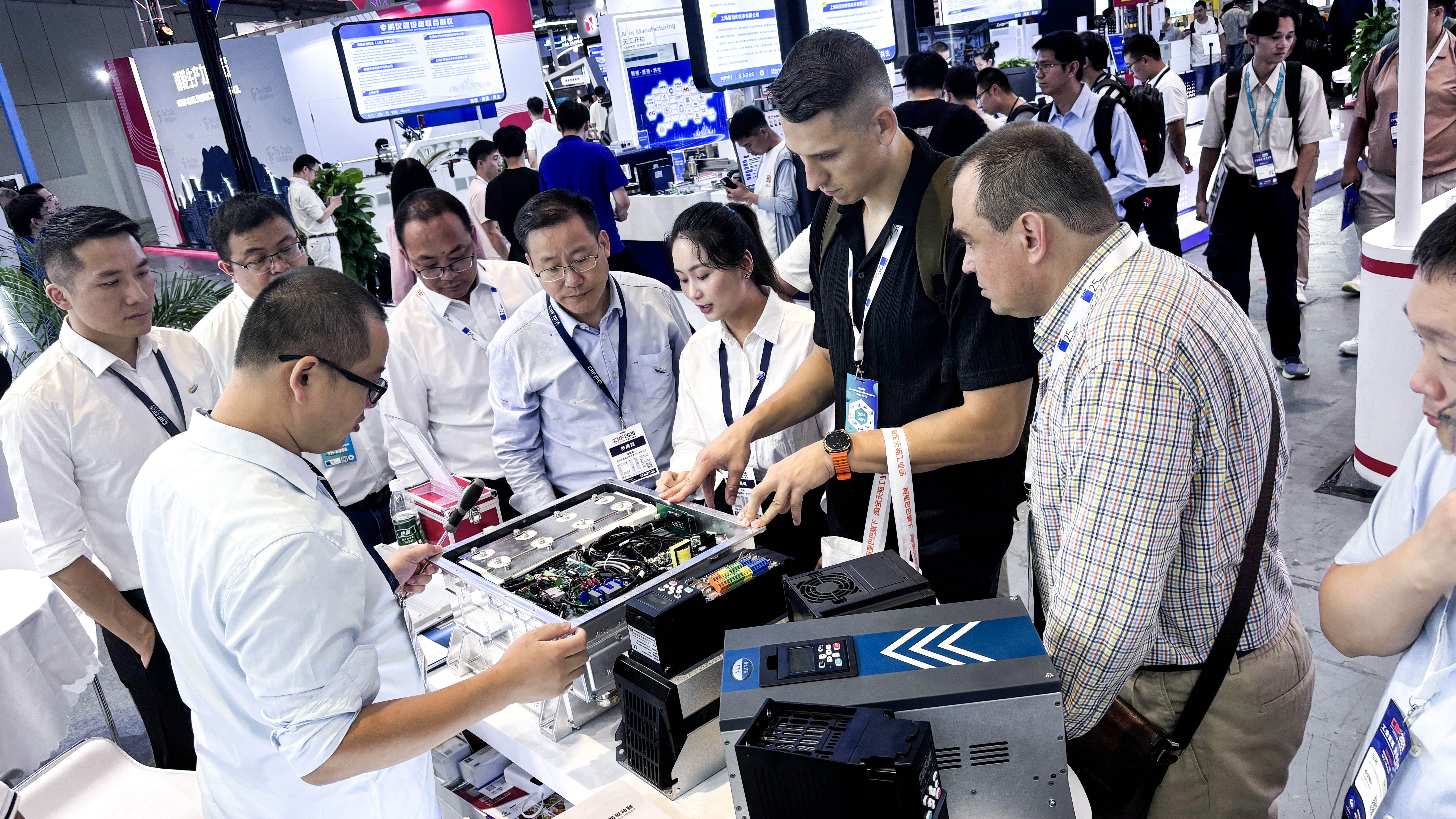 【工博会直击】2025上海工博会首日晨光：6686体育深耕新能源与工业自动化智能制造，以技术诠释实力!