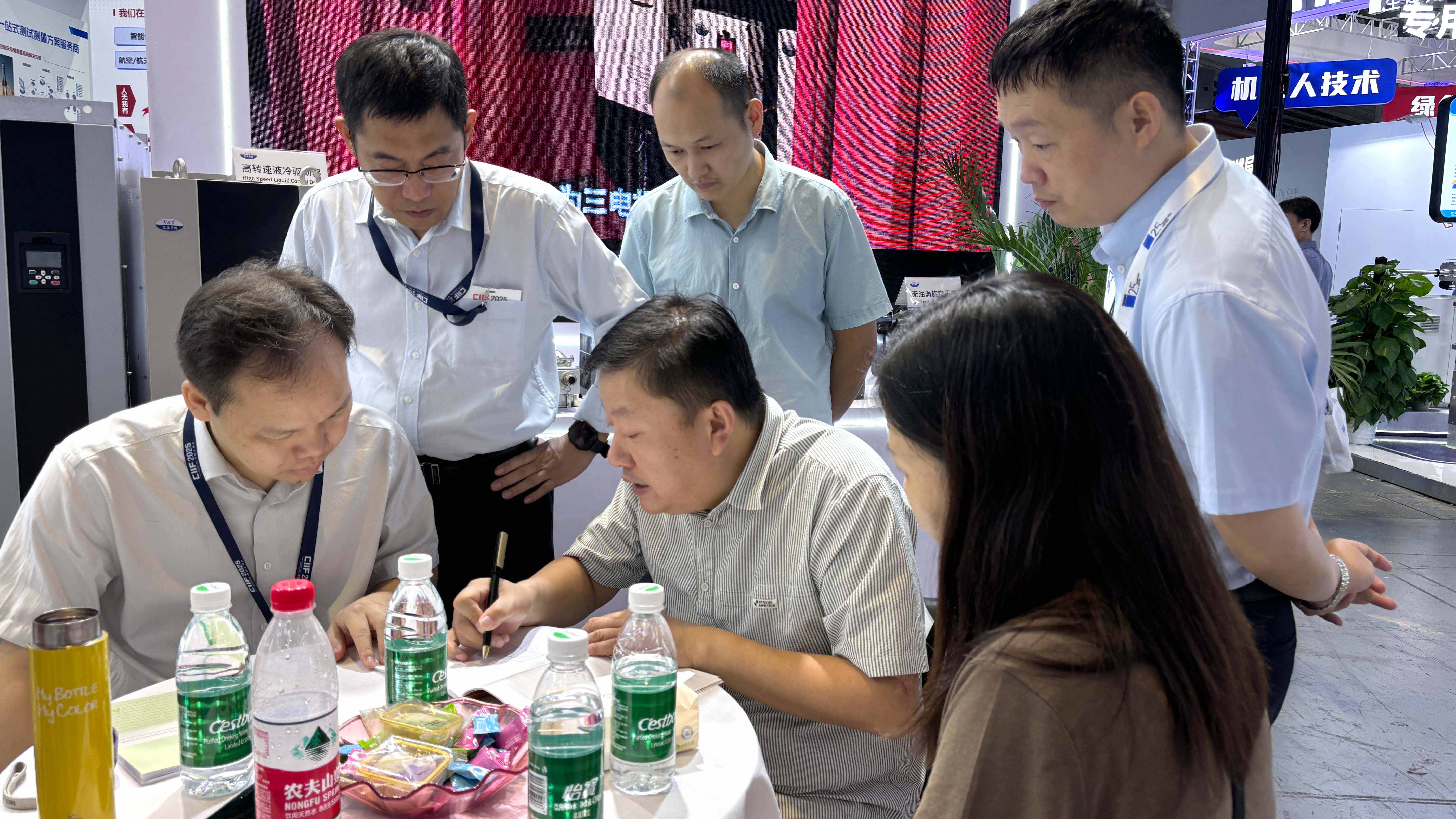 6686体育2025上海工博会圆满收官! 6686体育2025上海工博会圆满收官!